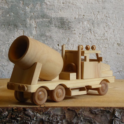 Handgjord Cementbil